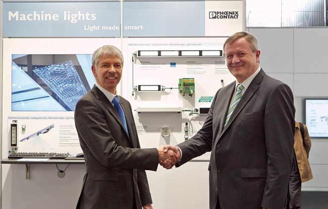 Presentation of the LED machine lights at Hannover Messe 2013