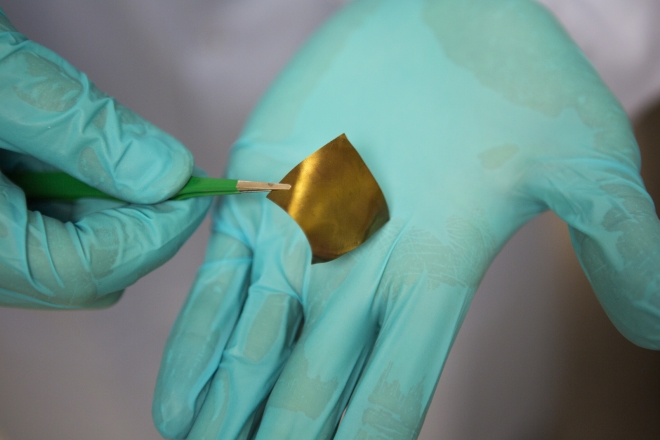 Polyurethane studded with gold nanoparticles