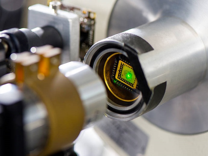 Laboratory set-up measuring the interaction between graphene and nano-diamonds