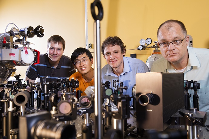 Study points way toward filming molecule-light interactions