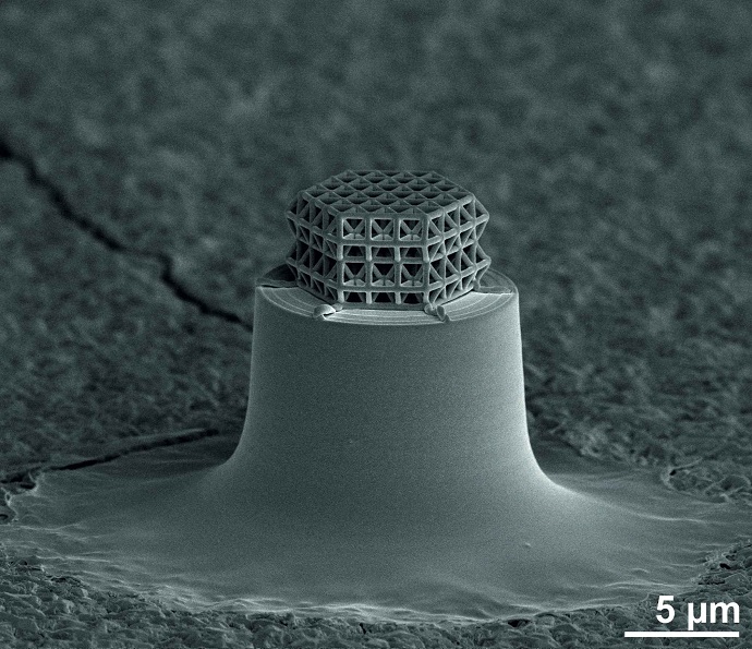 The smallest lattice in the world is visible under the microscope only