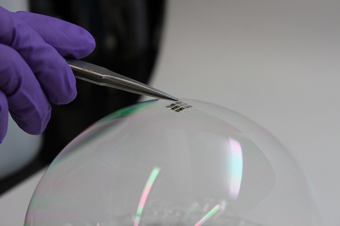 Solar cells as light as a soap bubble