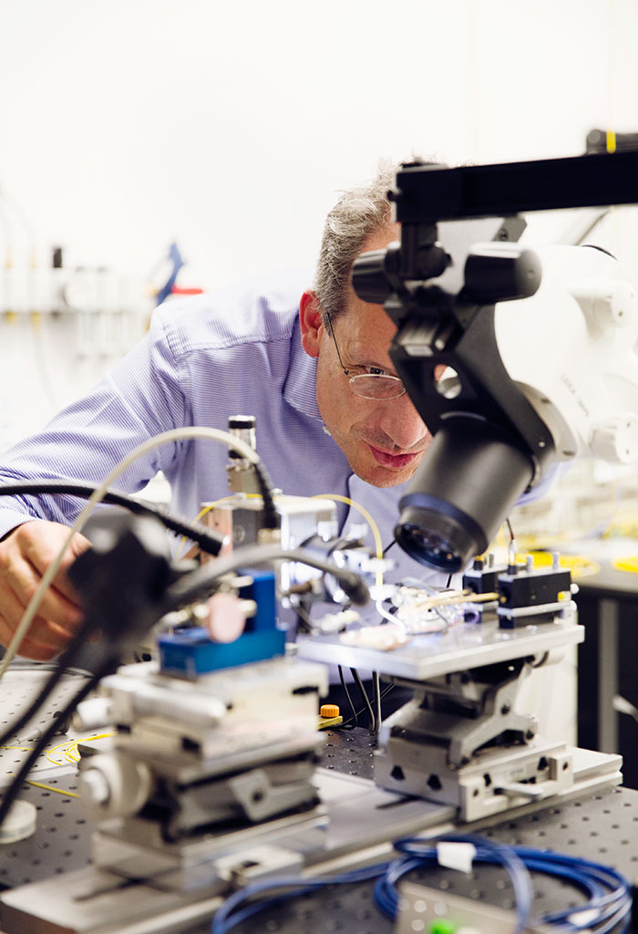 Professor Franko Küppers in the optical laboratory