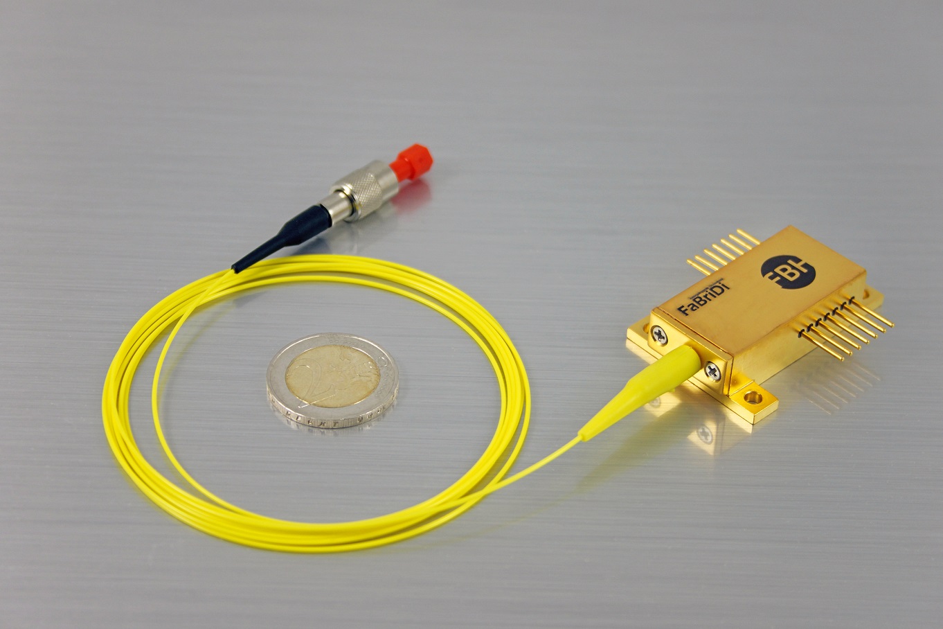 Industrial-suited diode laser module with fiber connection