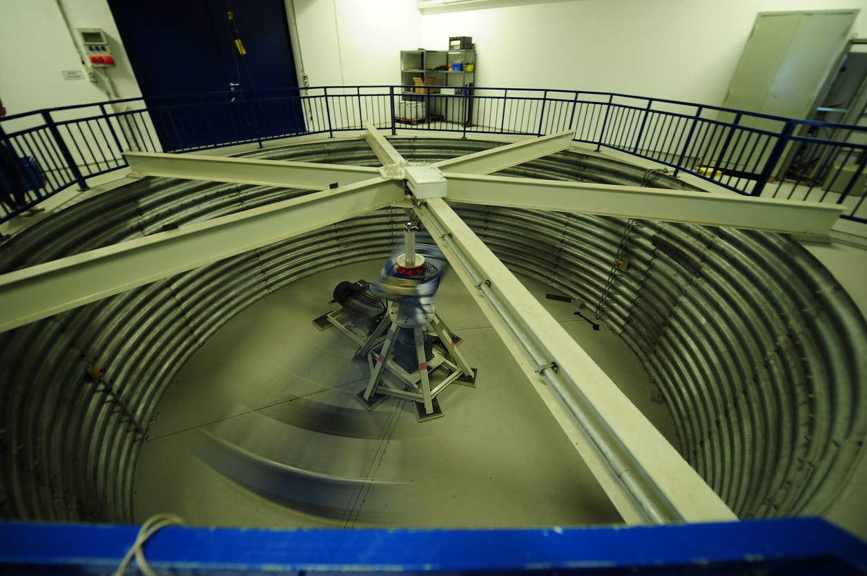 The rotating centrifuge in which the entangled photon source was accelerated to 30 times its weight