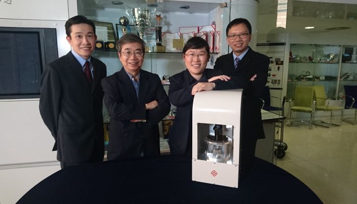 Professor LEE Wing Bun and Dr LI Lihua with research team members