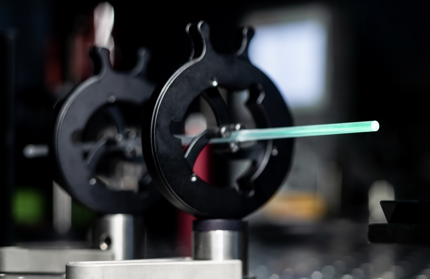 ytterbium-doped glass rod excited by laser