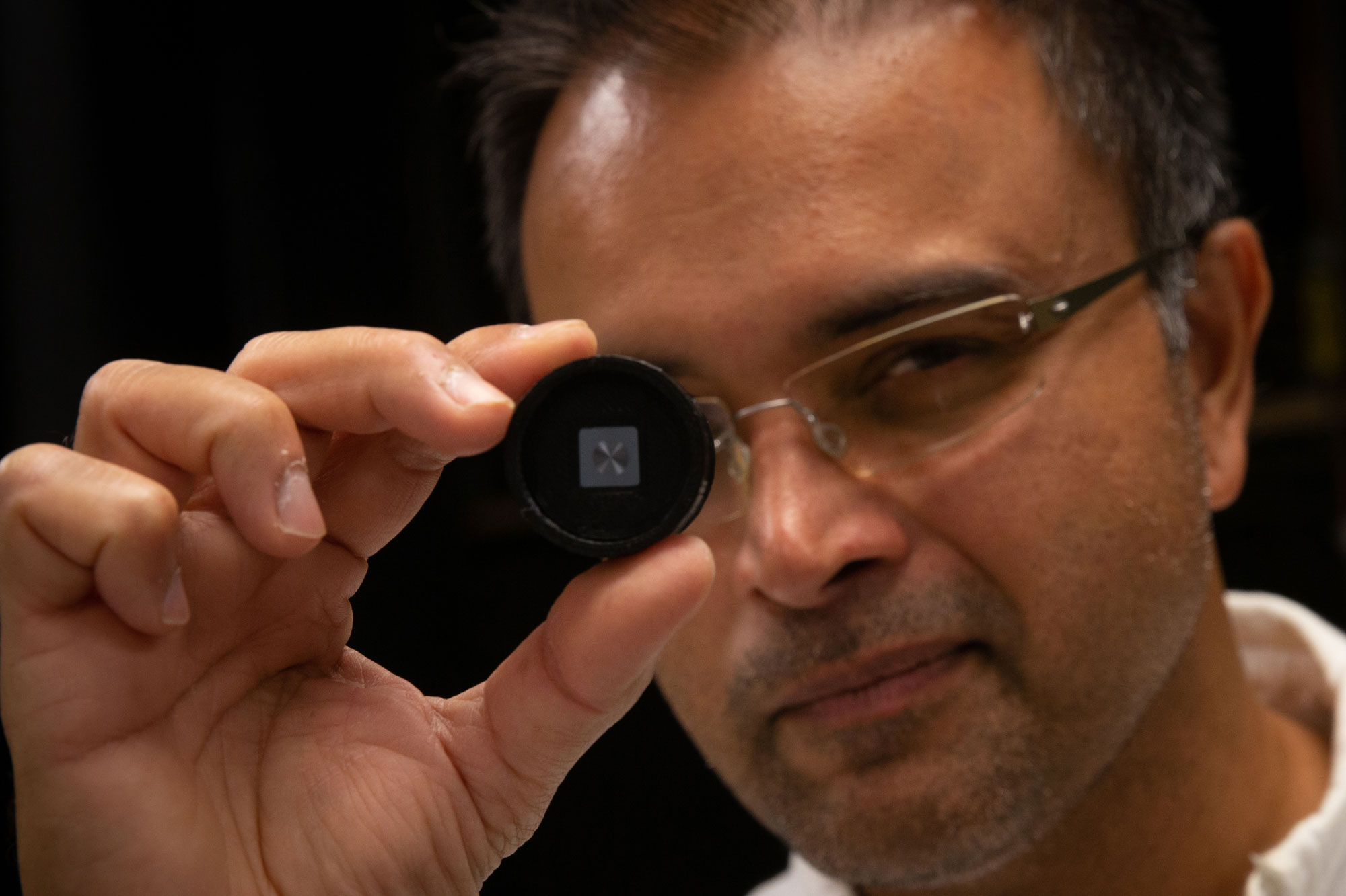 University of Utah electrical and computer engineering associate professor Rajesh Menon is part of a team that has developed a super thin, flat and lightweight optical lens capable of filming in the dark