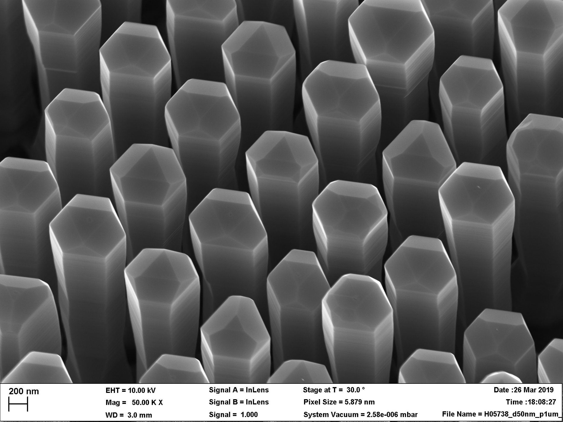 Nanowires made of germanium-silicon alloy with hexagonal crystal lattice can generate light