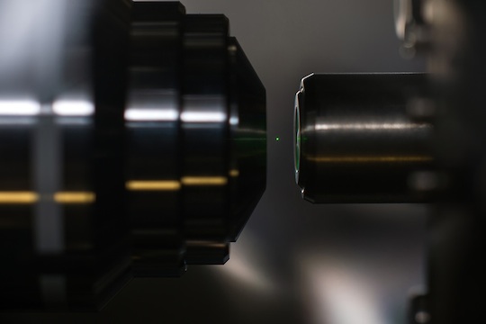 The researchers show photoluminescence from an optically levitated nano diamond