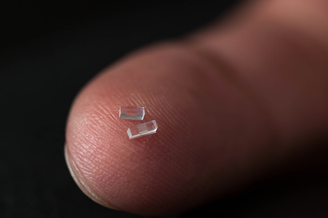 Nanofabricated chips of fused silica just 3 millimeters long