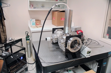 A test device built at MIT as a proof-of-principle for the new, higher-resolution X-ray system, using a vacuum chamber that measures 8 inches across