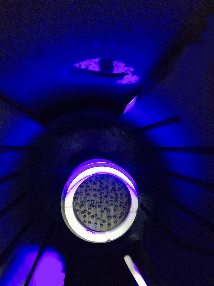 The view from above in the furnace interior shows the glass beads which are produced by the Fraunhofer ISC and which are used for experiments in space research