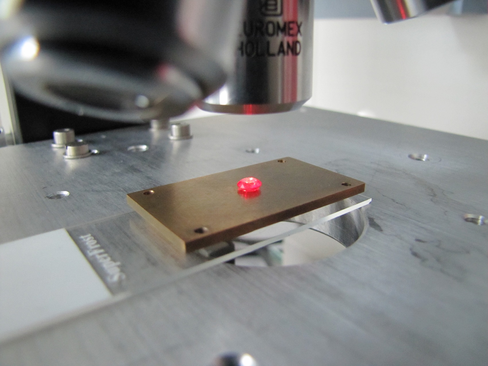 An artificial diamond under the optical microscope
