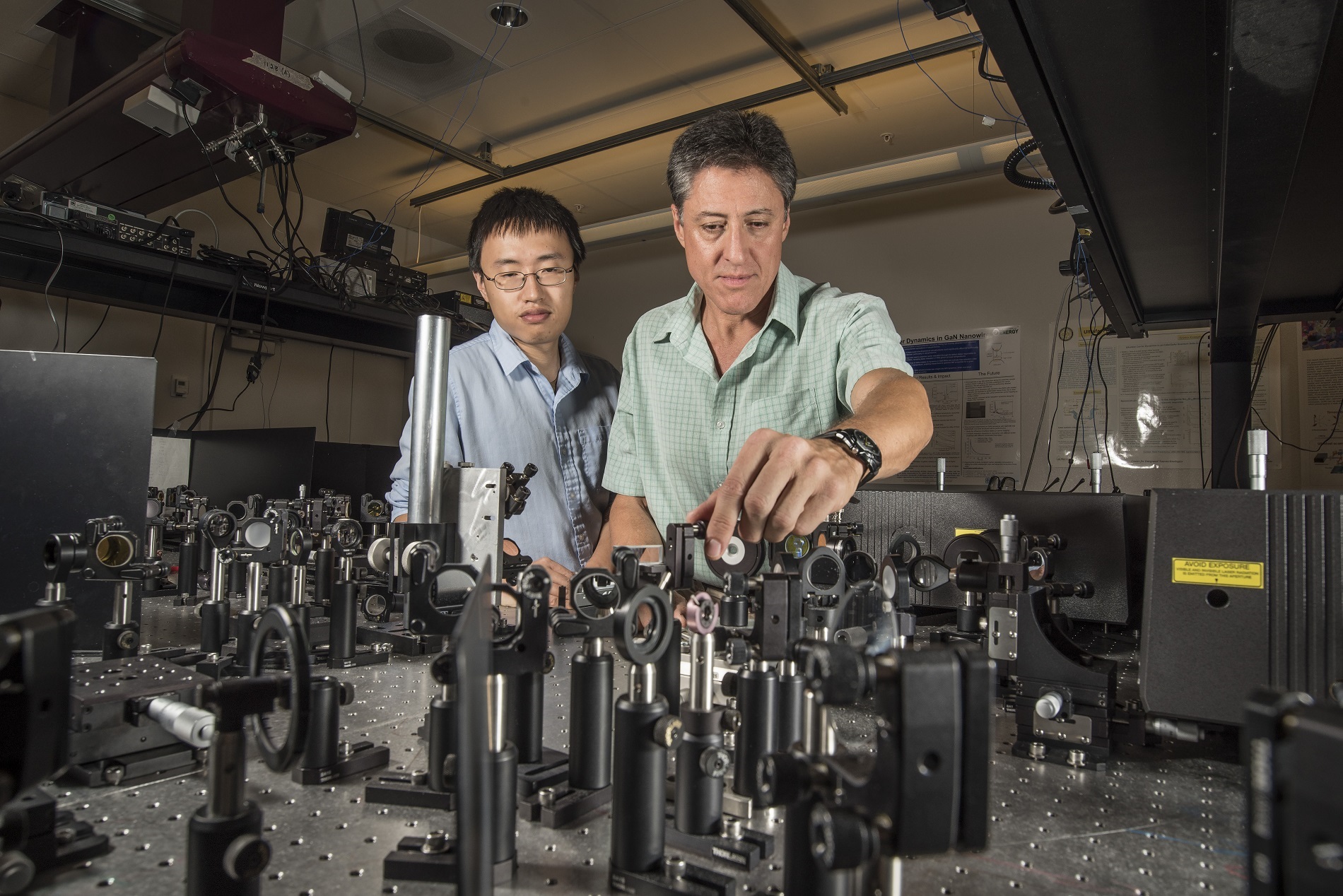 Nanotechnology experts at Sandia create first terahertz-speed polarization optical switch