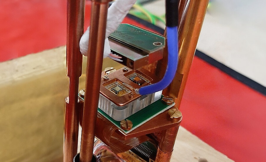 Sample holder for measurements at millikelvin