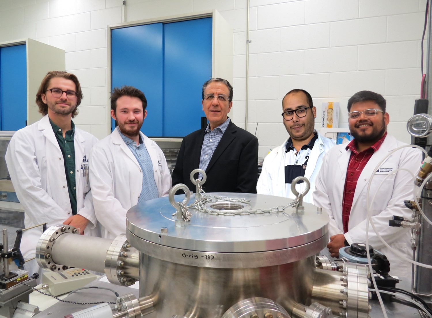 Professor El Khakani’s team in his INRS laboratory.