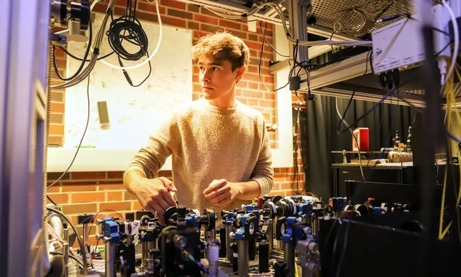 Tommaso Faleo in the laboratory at the Department of Experimental Physics