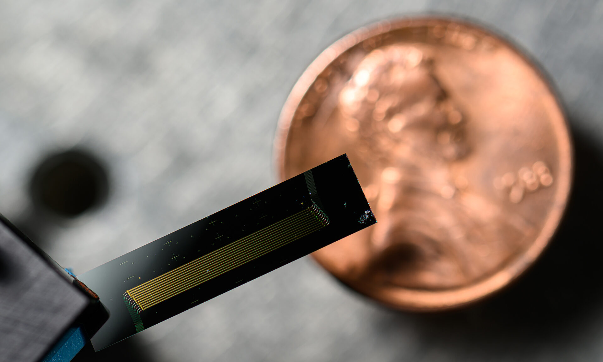 A new chip-scale laser developed by researchers in the lab of engineering professor Qiang Lin can conduct extremely fast and accurate measurements by very precisely changing its color across a broad spectrum of light at very fast rates.